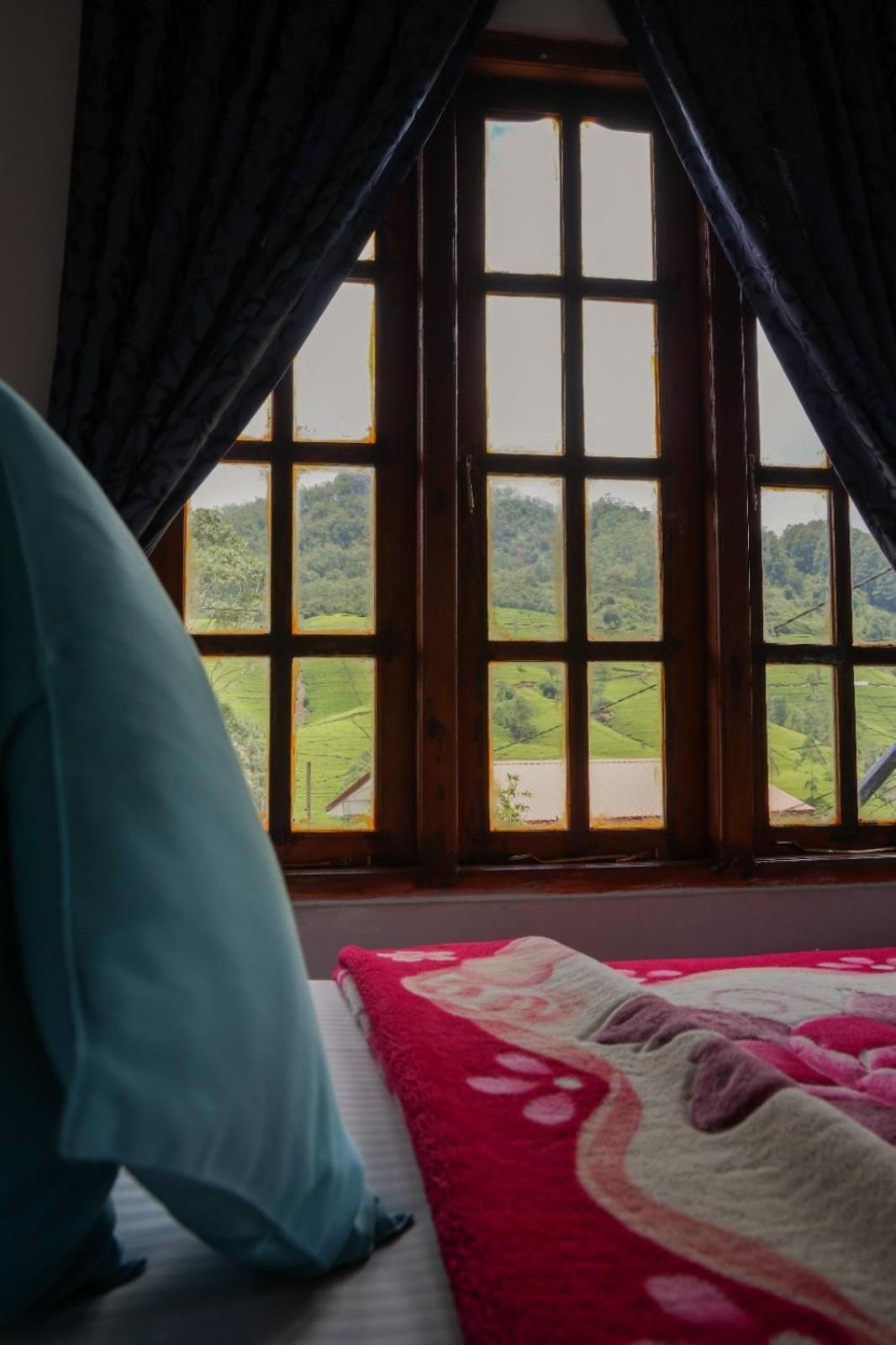 The Train View Bed & Breakfast Nuwara Eliya Exterior photo